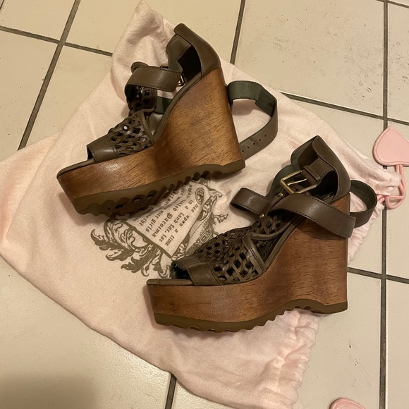 Juicy couture brown leather open toe wedge sandal - Picture 2 of 4